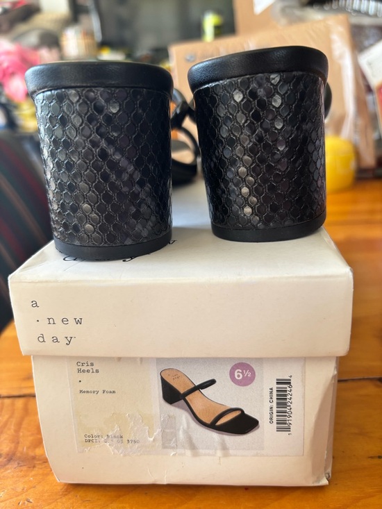 A New Day Black Double Strap Cris Heels- size 6.5 NIB - Picture 3 of 7